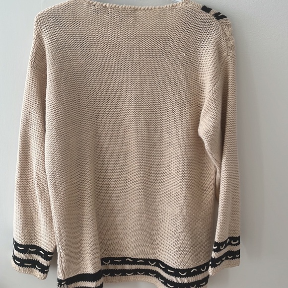 Size small oversized sweater with pattern - Picture 2 of 4